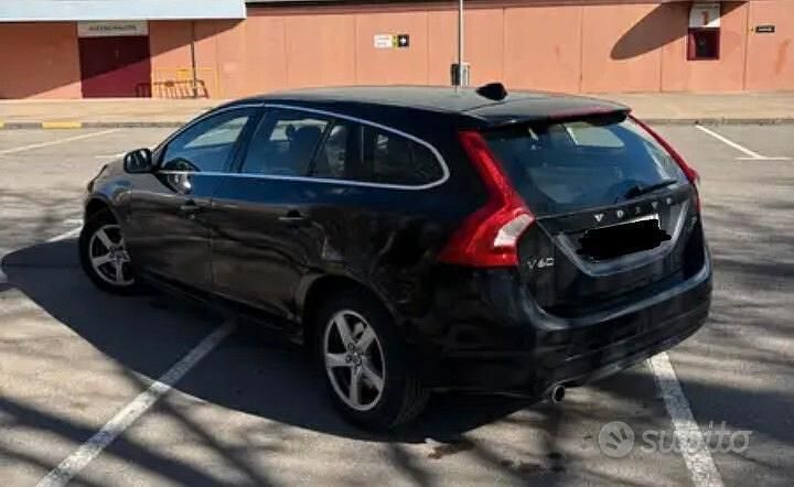 Usata Volvo V60 R-Design 120 CV (88 kW) 2016 Nero Station wagon