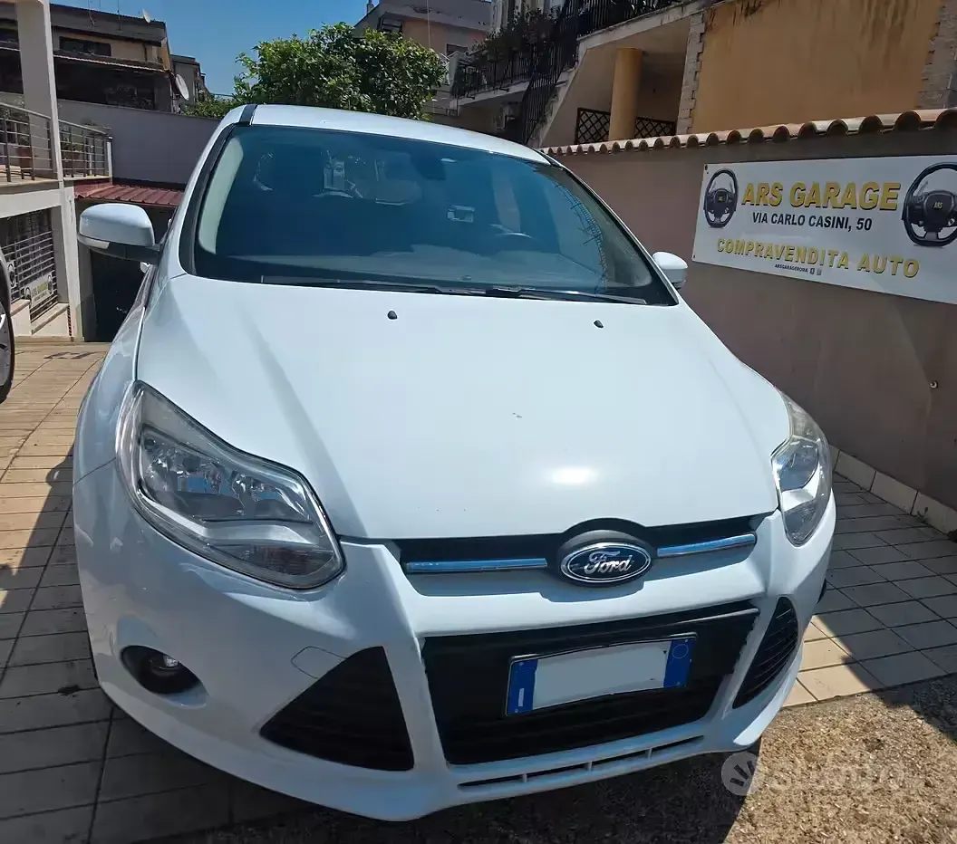 Usata Ford Focus 116 CV (85 kW) 2013 Bianco Station wagon