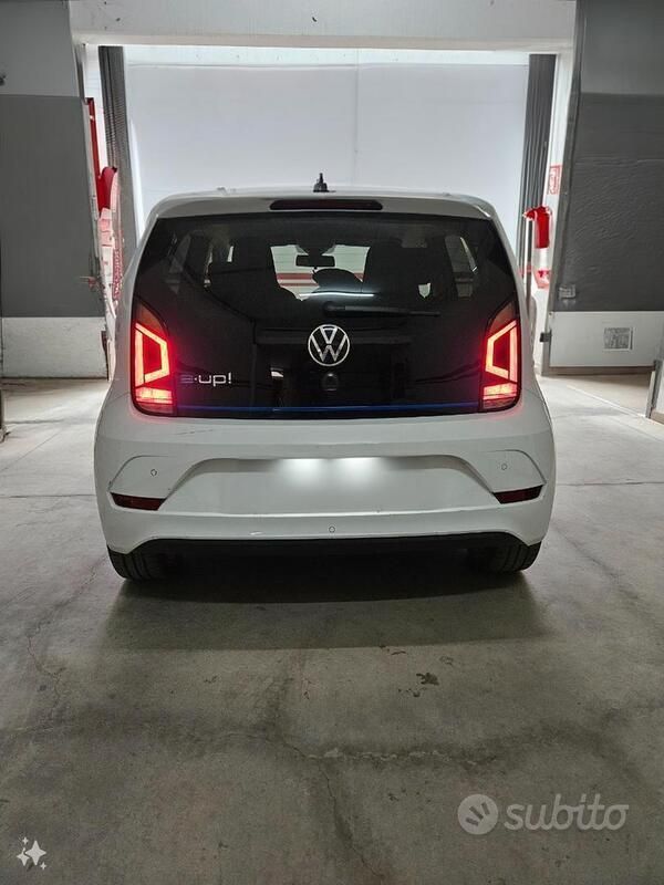Usata VW e-up! Style 61 kW (83 CV) 2021 Bianco Utilitaria