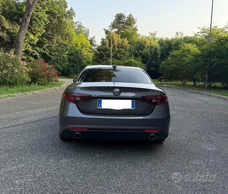 Usata Alfa Romeo Giulia Executive 190 CV (139 kW) 2019 Grigio Berlina
