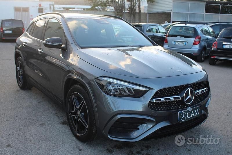 Grigio scuro Nuova 2025 Mercedes GLA200 AMG line SUV | 48.000 € (Buon prezzo) - Immagine 1/4
