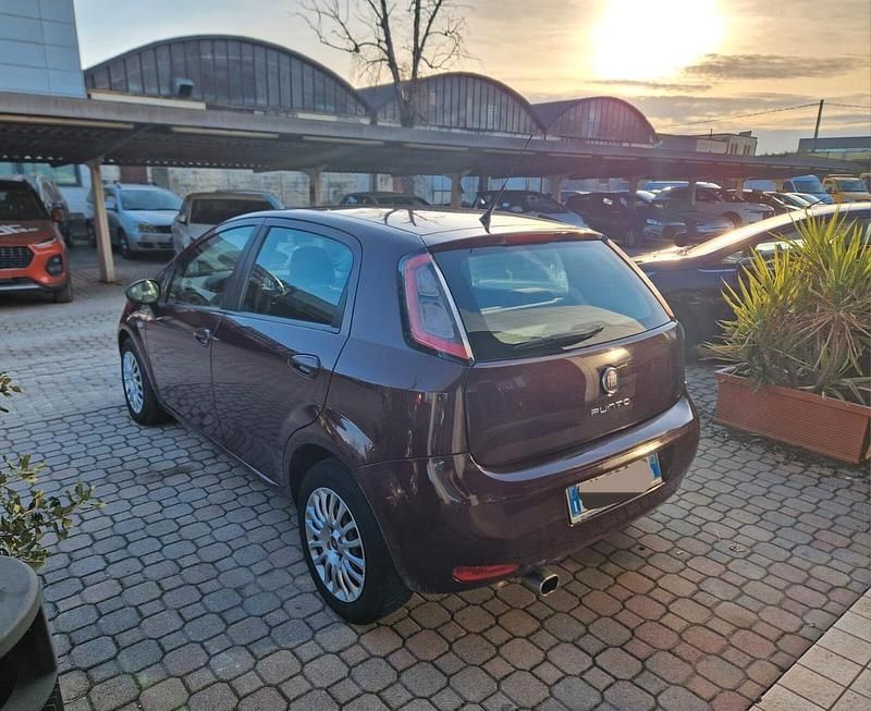 Usata Fiat Punto Lounge 85 CV (62 kW) 2014 Rosso Utilitaria