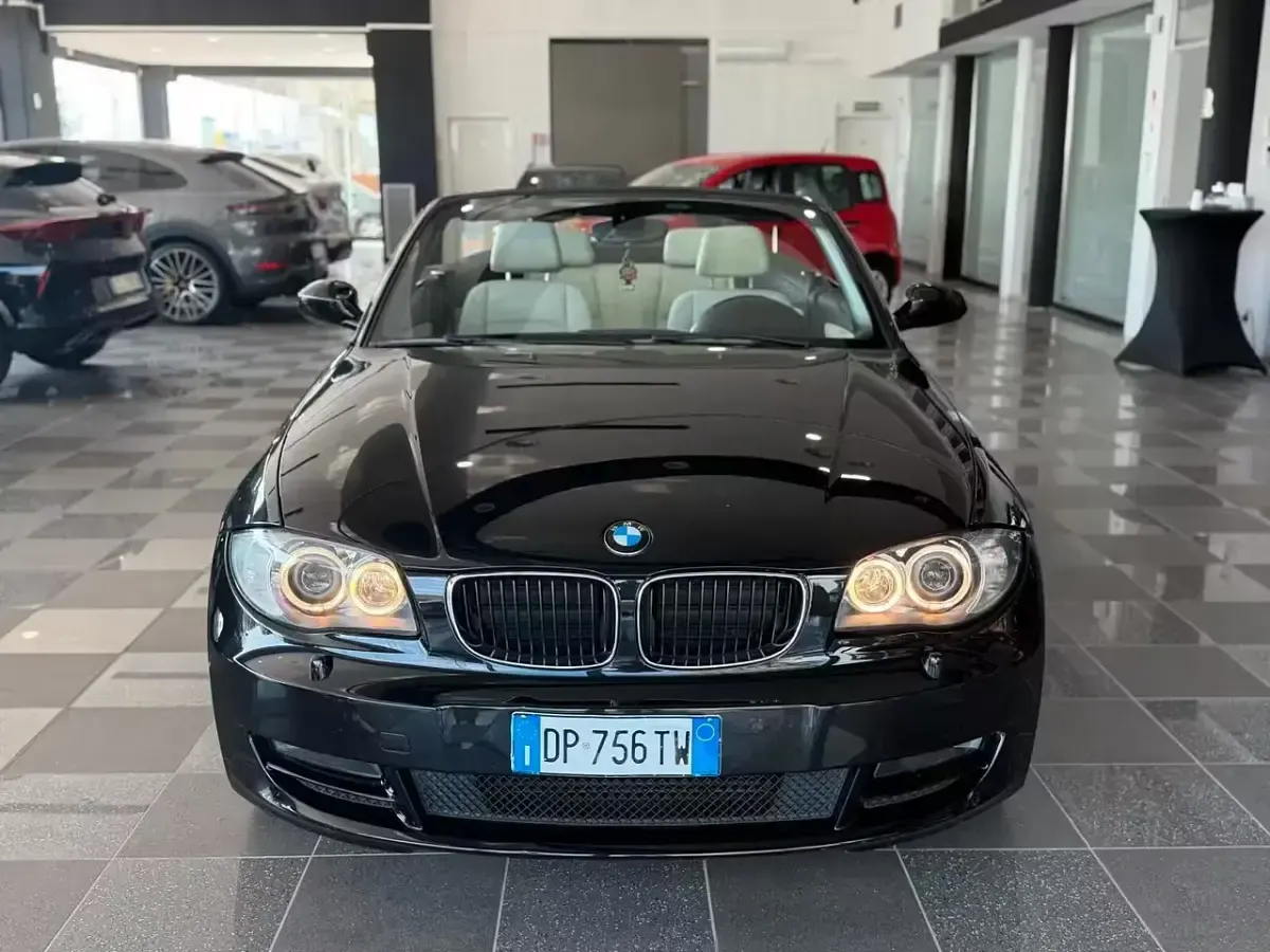 Usata BMW 120 176 CV (129 kW) 2008 Nero Utilitaria