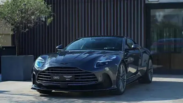 Nuova Aston Martin DB12 680 CV (500 kW) 2026 Xenon grey Coupé