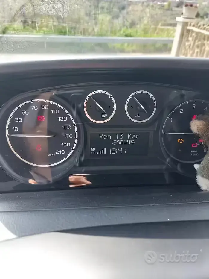 Usata Lancia Ypsilon Gold 69 CV (50 kW) 2015 Grigio Utilitaria