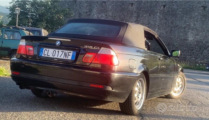 Usata BMW 318 Cabriolet Efficient Dynamics 143 CV (105 kW) 2004 Nero Cabrio