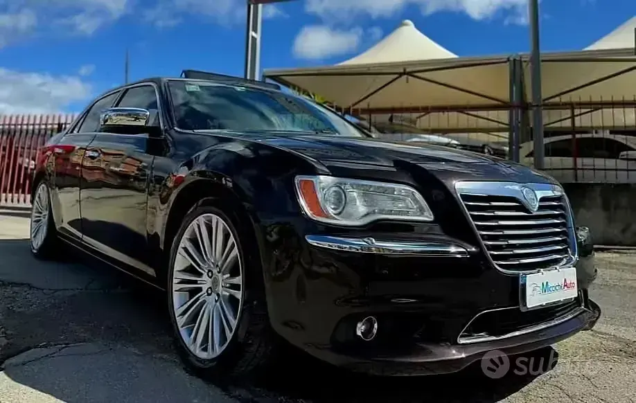Usata Lancia Thema 239 CV (175 kW) 2012 Marrone Berlina