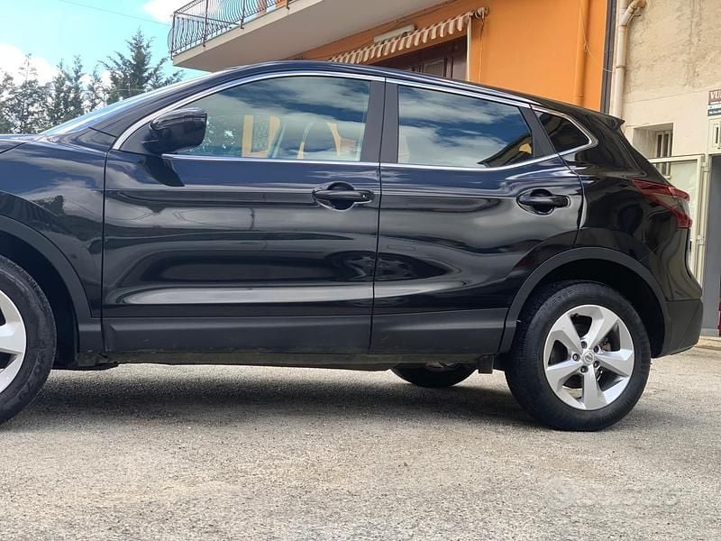 Usata Nissan Qashqai N-Connecta 115 CV (84 kW) 2021 Nero SUV
