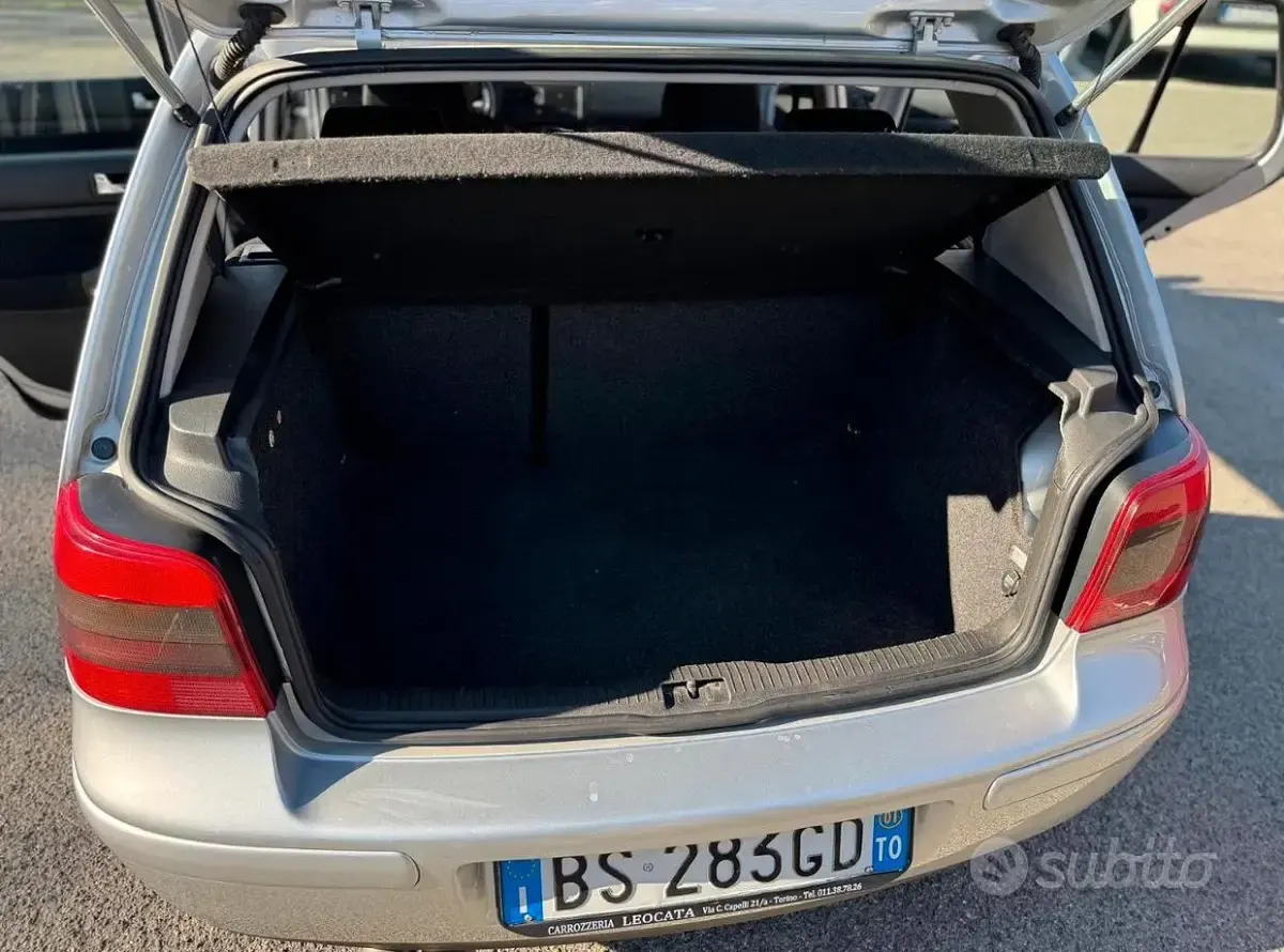 Usata VW Golf IV GTI 150 CV (110 kW) 2001 Grigio Berlina