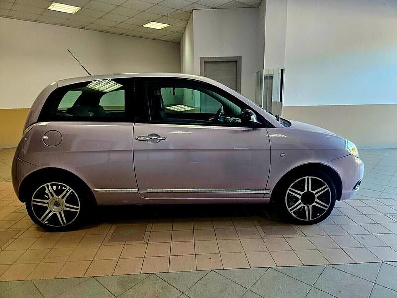 Usata Lancia Ypsilon 75 CV (55 kW) 2010 Viola Utilitaria