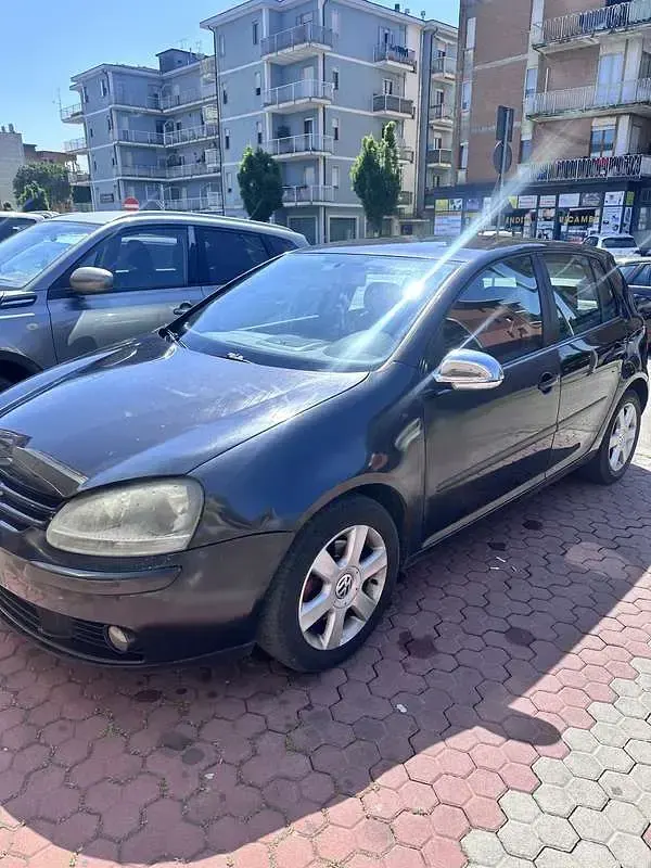 Begagnad VW Golf IV Trendline 105 HK (77 kW) 2004 Svart Sedan
