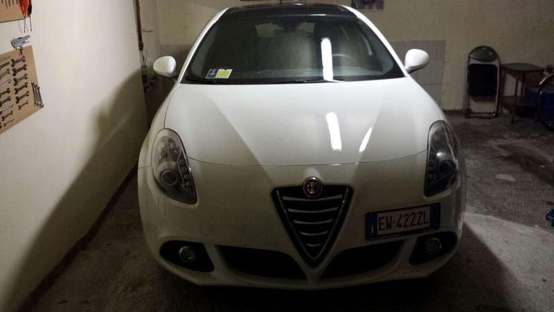 Usata Alfa Romeo Giulietta Distinctive 105 CV (77 kW) 2014 Bianco Utilitaria