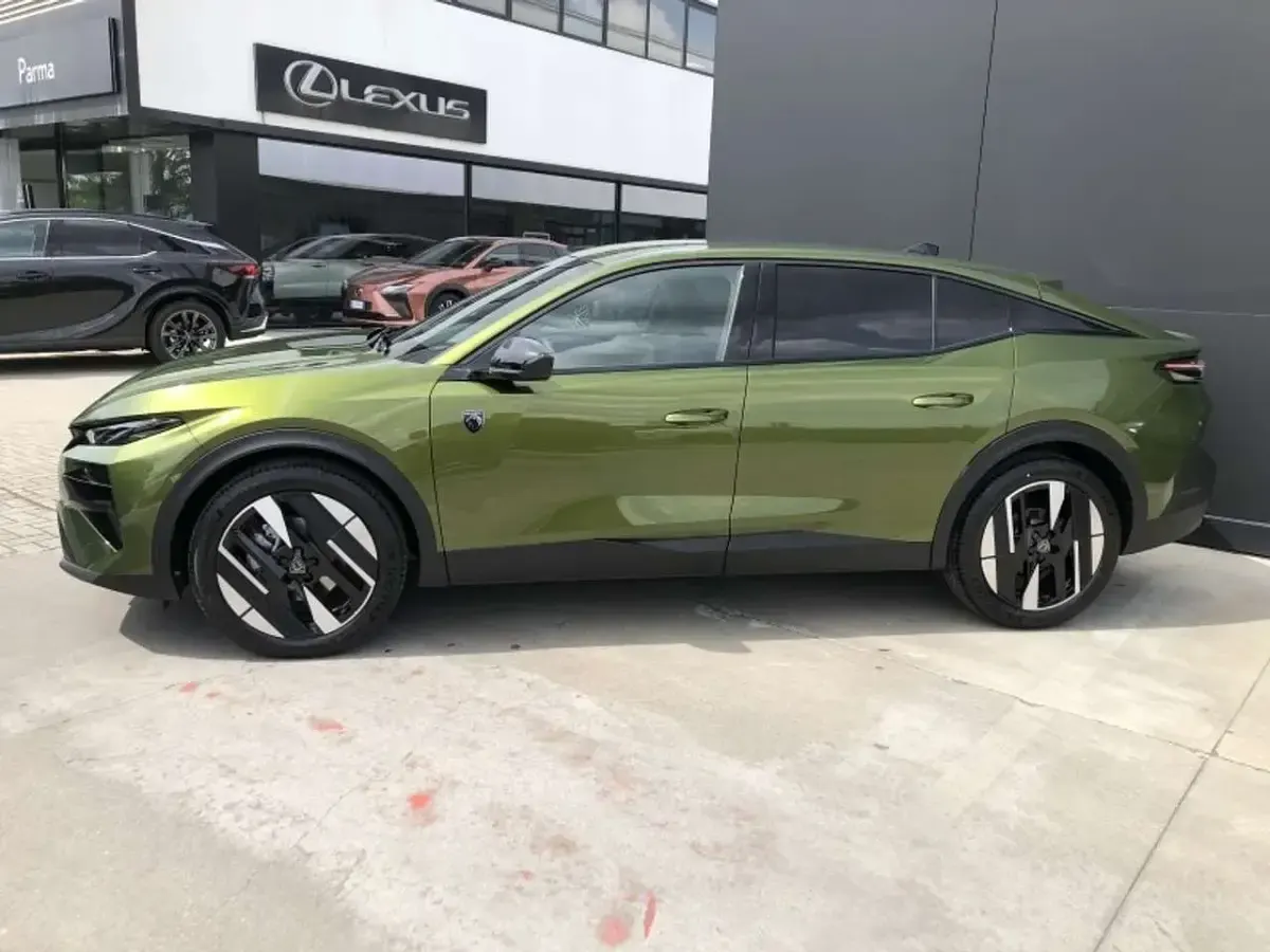 Nuova Peugeot 408 GT GT 136 CV (100 kW) 2026 Verde flare SUV