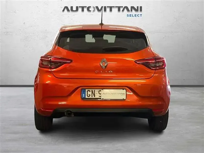 Usata Renault Clio Equilibre 91 CV (66 kW) 2023 Arancione Utilitaria