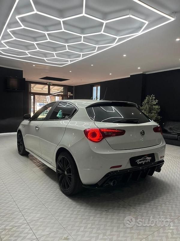 Usata Alfa Romeo Giulietta Distinctive 175 CV (128 kW) 2014 Bianco Berlina