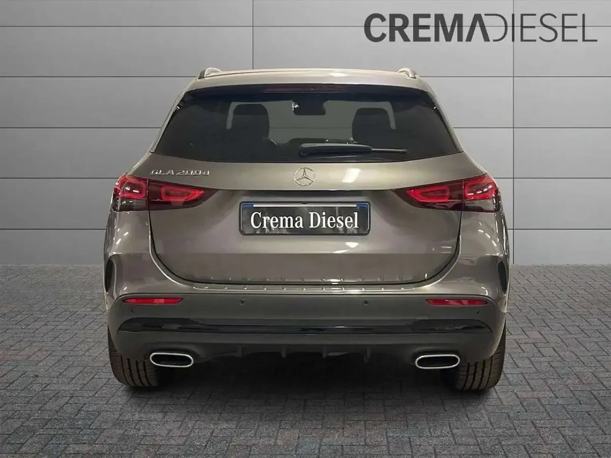 Usata Mercedes GLA200 Premium 150 CV (110 kW) 2023 Grigio SUV