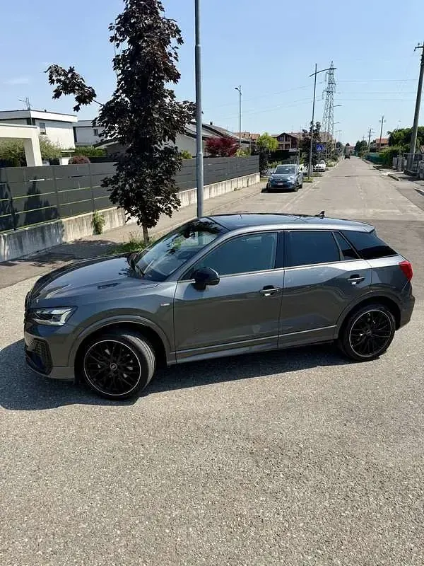 Usata Audi Q2 Ambiente 150 CV (110 kW) 2023 Grigio SUV