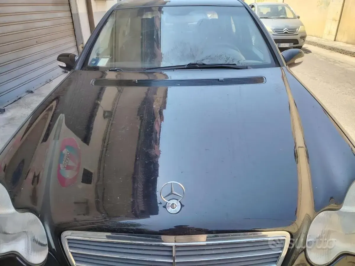 Usata Mercedes C220 150 CV (110 kW) 2005 Nero Berlina