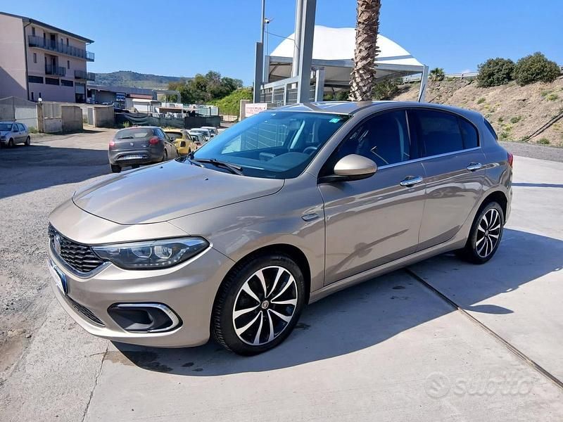 Usata Fiat Tipo Lounge 120 CV (88 kW) 2016 Beige Berlina