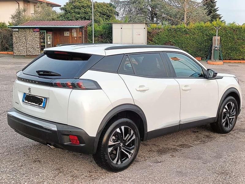 Usata Peugeot 2008 Allure 131 CV (96 kW) 2022 Bianco SUV
