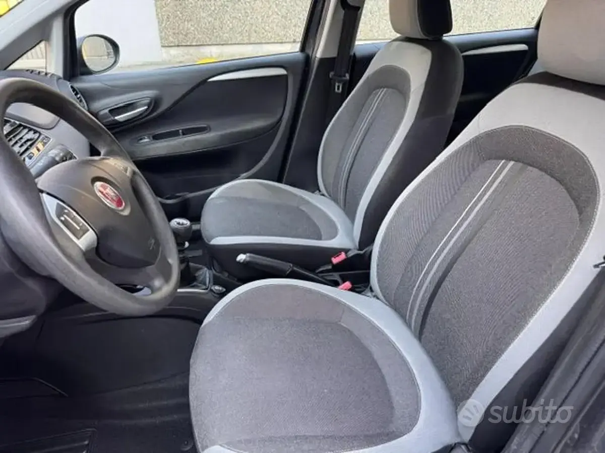 Usata Fiat Punto 69 CV (50 kW) 2012 Grigio Utilitaria