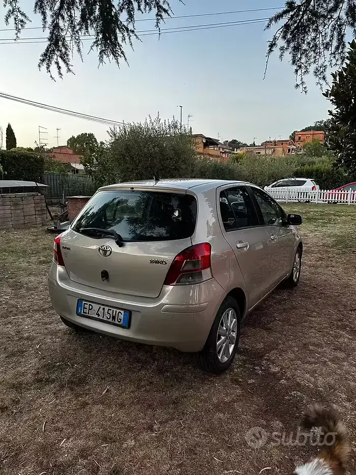 Usata Toyota Yaris Sol 100 CV (73 kW) 2011 Utilitaria