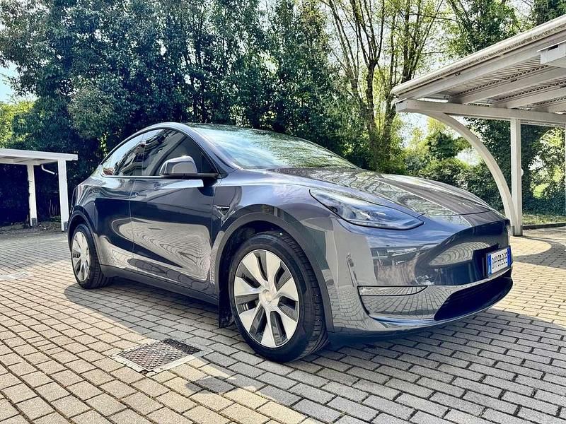 Usata Tesla Model Y 378 kW (514 CV) 2023 Grigio SUV