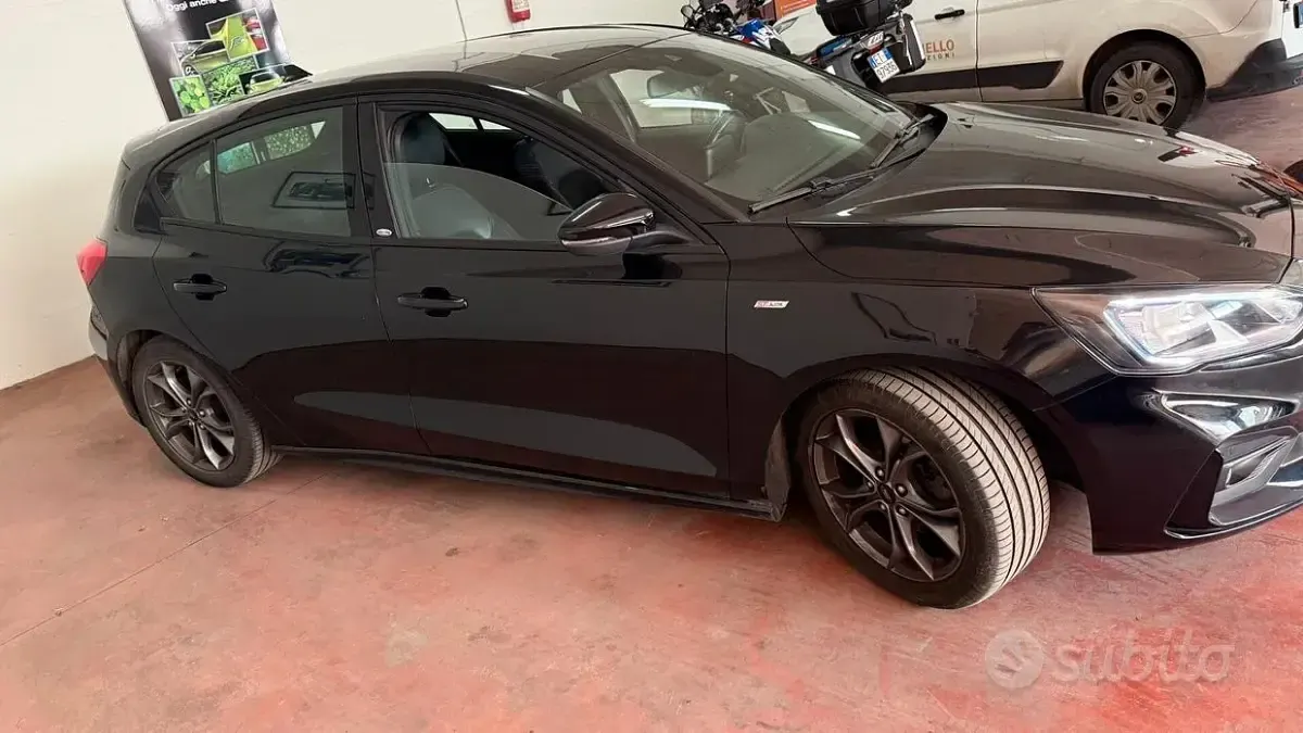 Usata Ford Focus ST-Line 120 CV (88 kW) 2019 Nero Berlina