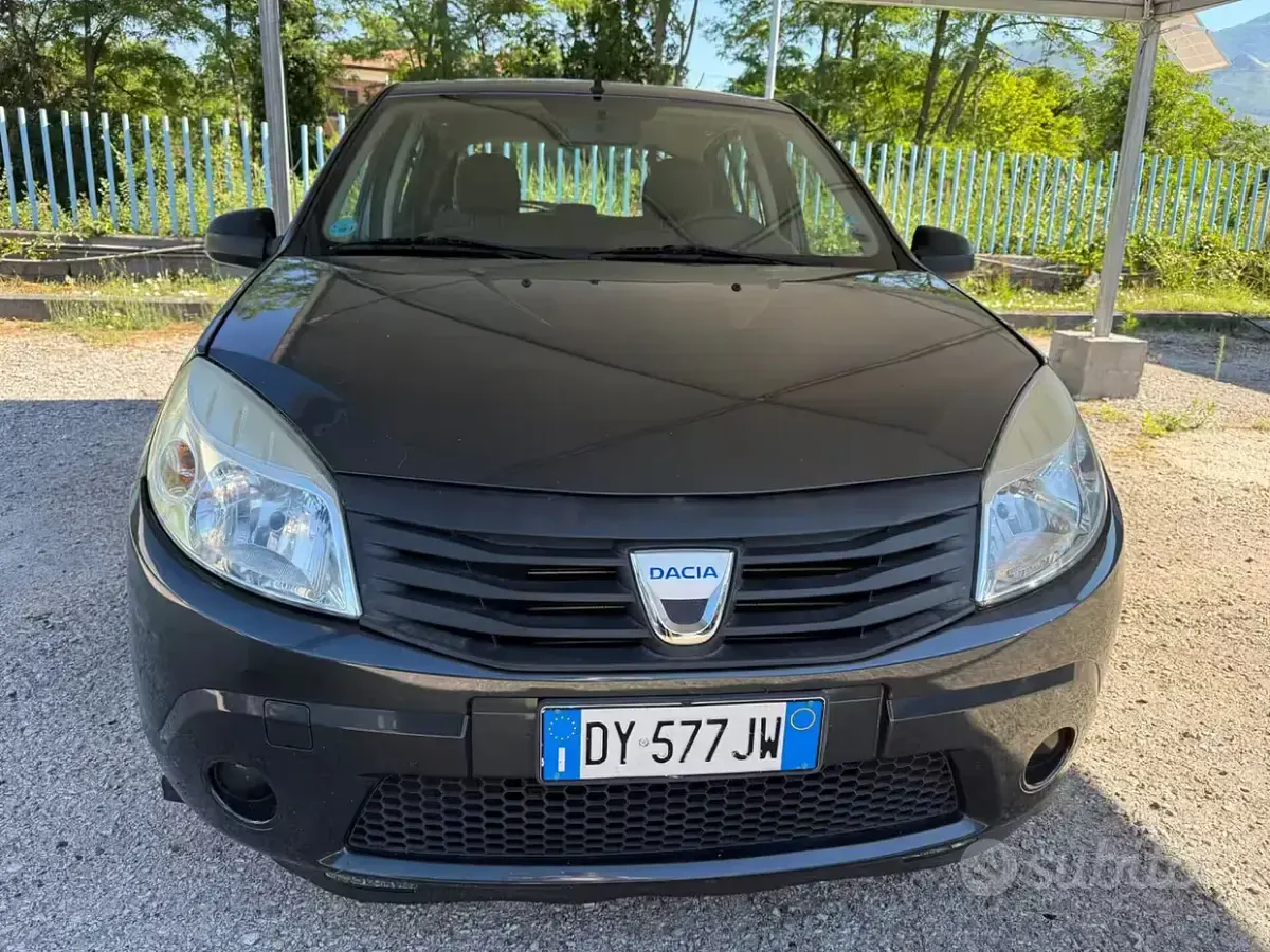 Usata Dacia Sandero 72 CV (52 kW) 2009 Grigio Berlina
