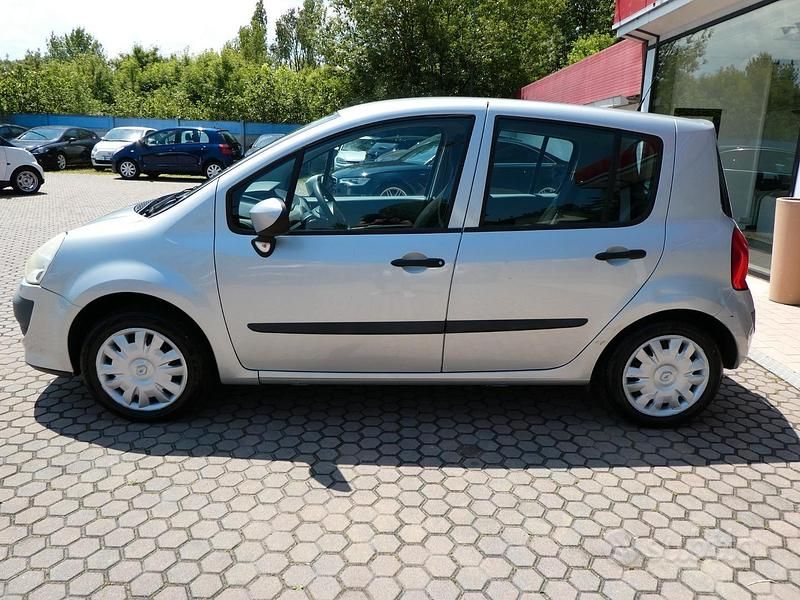 Usata Renault Modus Dynamique 75 CV (55 kW) 2009 Grigio Monovolume