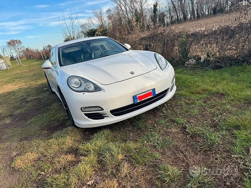 Usata Porsche Panamera 250 CV (183 kW) 2011 Bianco Coupé