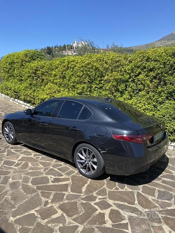 Usata Alfa Romeo Giulia 160 CV (117 kW) 2019 Nero Berlina