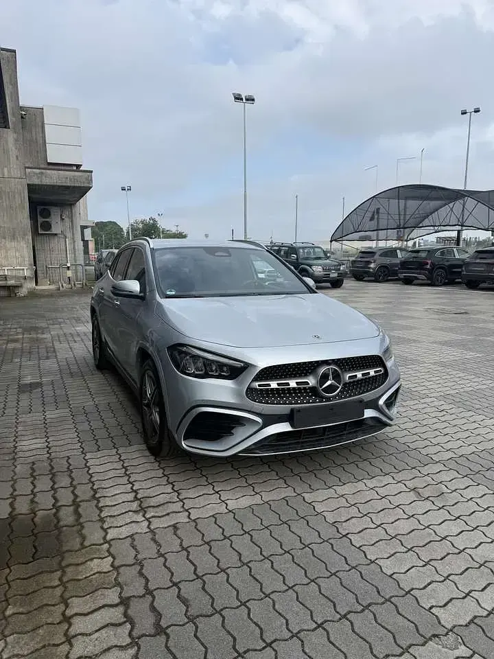 Usata Mercedes GLA180 Advanced Plus 136 CV (100 kW) 2025 Argento higt tech SUV