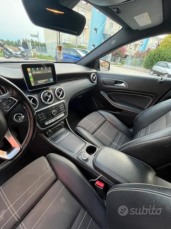 Usata Mercedes A180 109 CV (80 kW) 2016 Nero Utilitaria