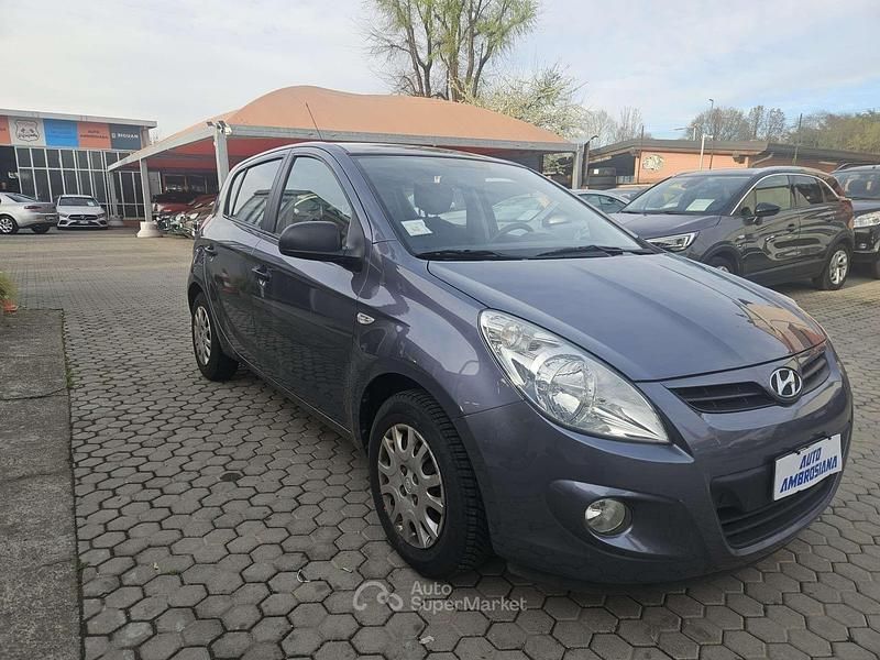 Usata Hyundai i20 Comfort 77 CV (56 kW) 2009 Grigio Utilitaria