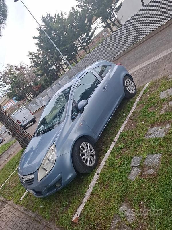 Usata Opel Corsa 75 CV (55 kW) 2009 Blu Utilitaria