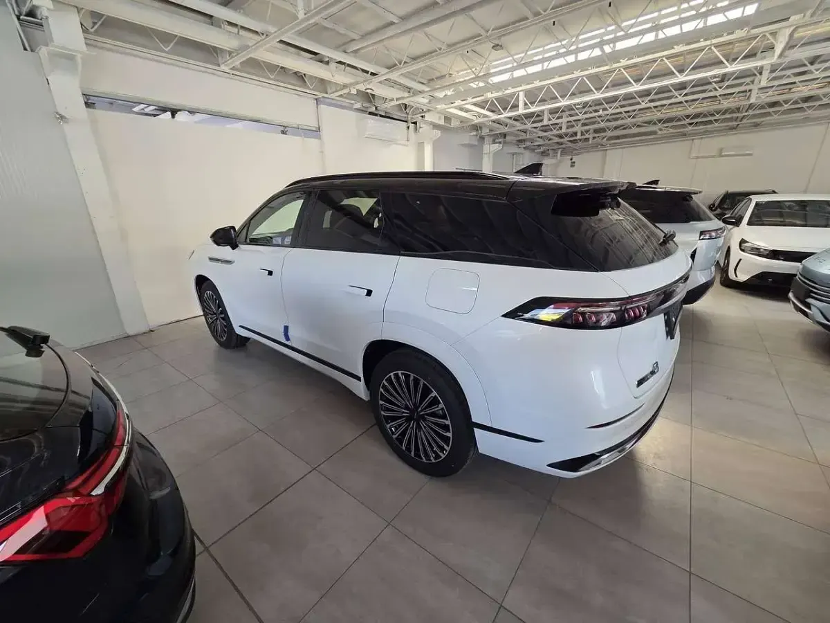 Nuova Jaecoo 8 143 CV (105 kW) 2026 Kakhi white SUV