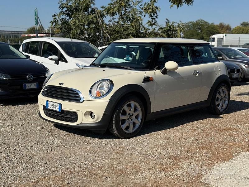 Beige Usata 2012 Mini Cooper D Due volumi | 5800 € (Buon prezzo) - Immagine 1/4