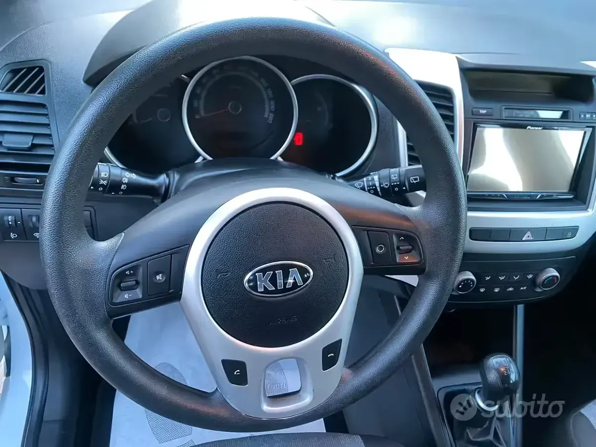 Usata Kia Venga Active 90 CV (66 kW) 2018 Bianco Utilitaria