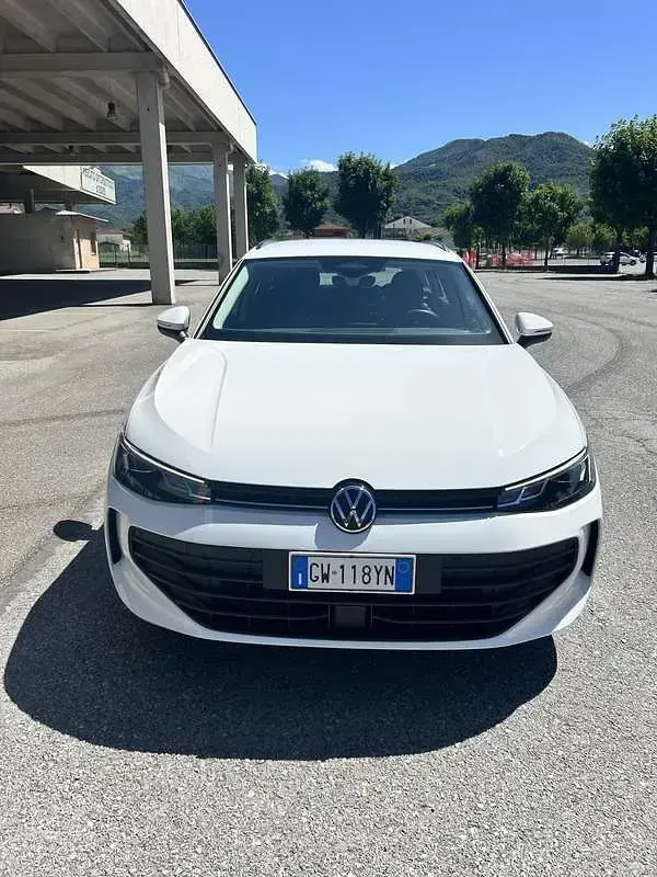 Usata VW Passat Business 122 CV (89 kW) 2025 Bianco Station wagon