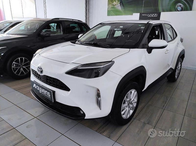Begagnad Toyota Yaris Cross Business Edition 92 HK (67 kW) 2022 Vit SUV