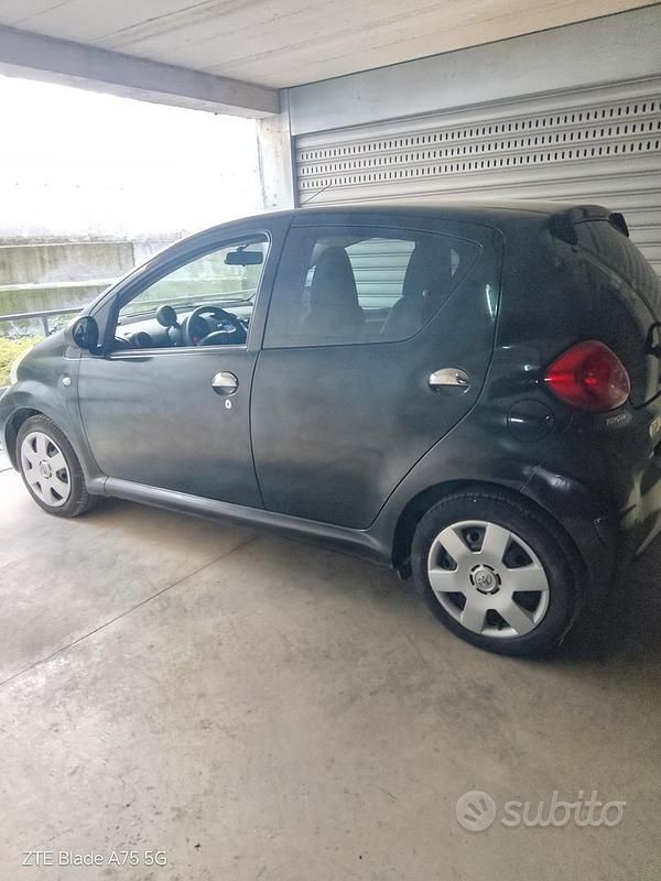 Usata Toyota Aygo 67 CV (49 kW) 2008 Nero Utilitaria