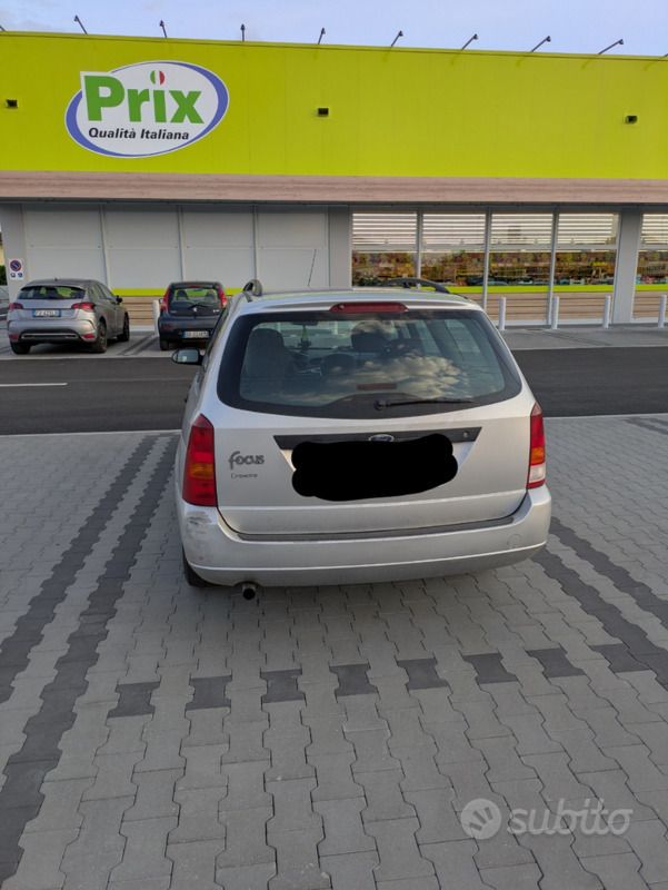 Usata Ford Focus Ambiente 101 CV (74 kW) 2001 Grigio Station wagon