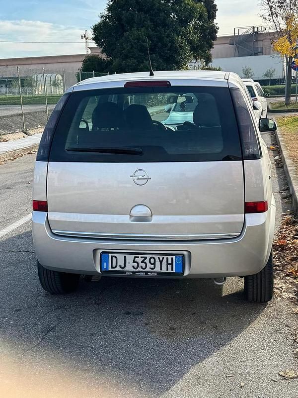 Usata Opel Meriva 75 CV (55 kW) 2010 Grigio Monovolume