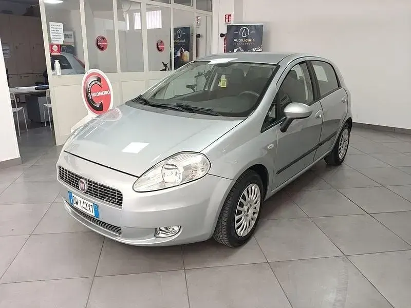 Usata Fiat Grande Punto Dynamic 89 CV (65 kW) 2009 Giallo Utilitaria