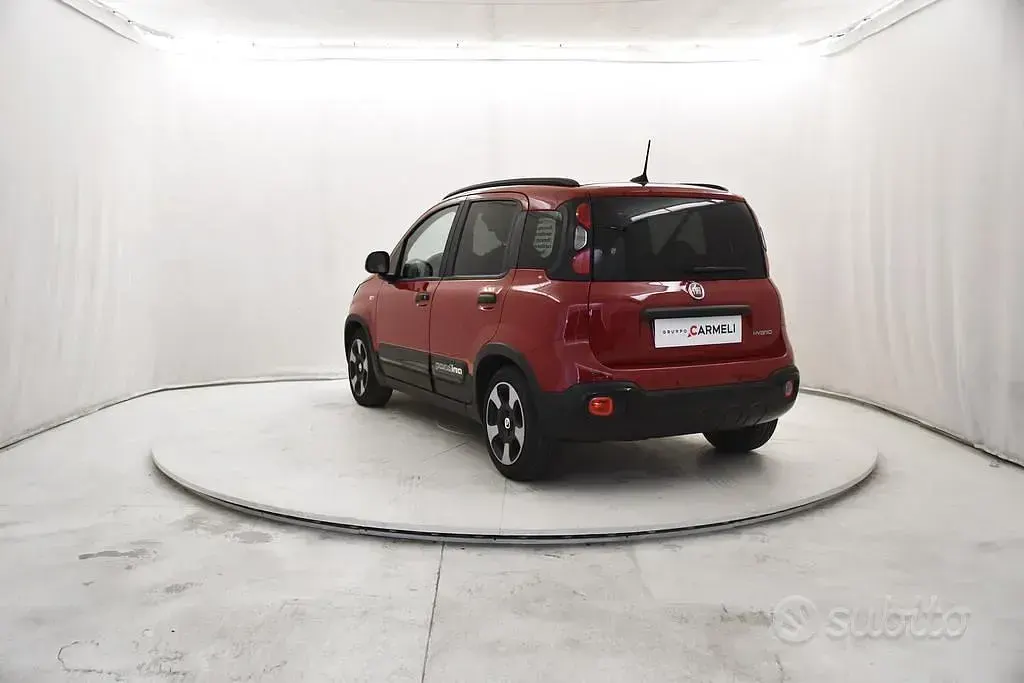 Usado Fiat Panda Cross Cross 70 HP (51 kW) 2025 Vermelho Citadino