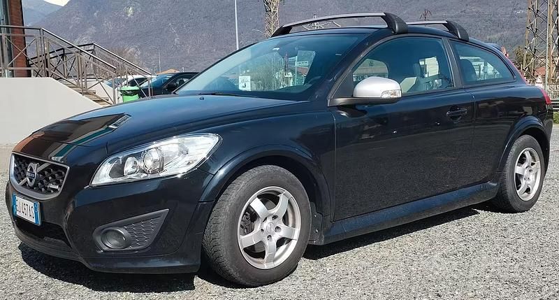 Usata Volvo C30 R-Design 115 CV (84 kW) 2012 Nero Utilitaria
