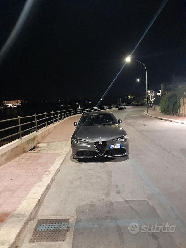 Grigio Usata 2020 Alfa Romeo Giulia Tre volumi | 33.000 € - Immagine 1/4