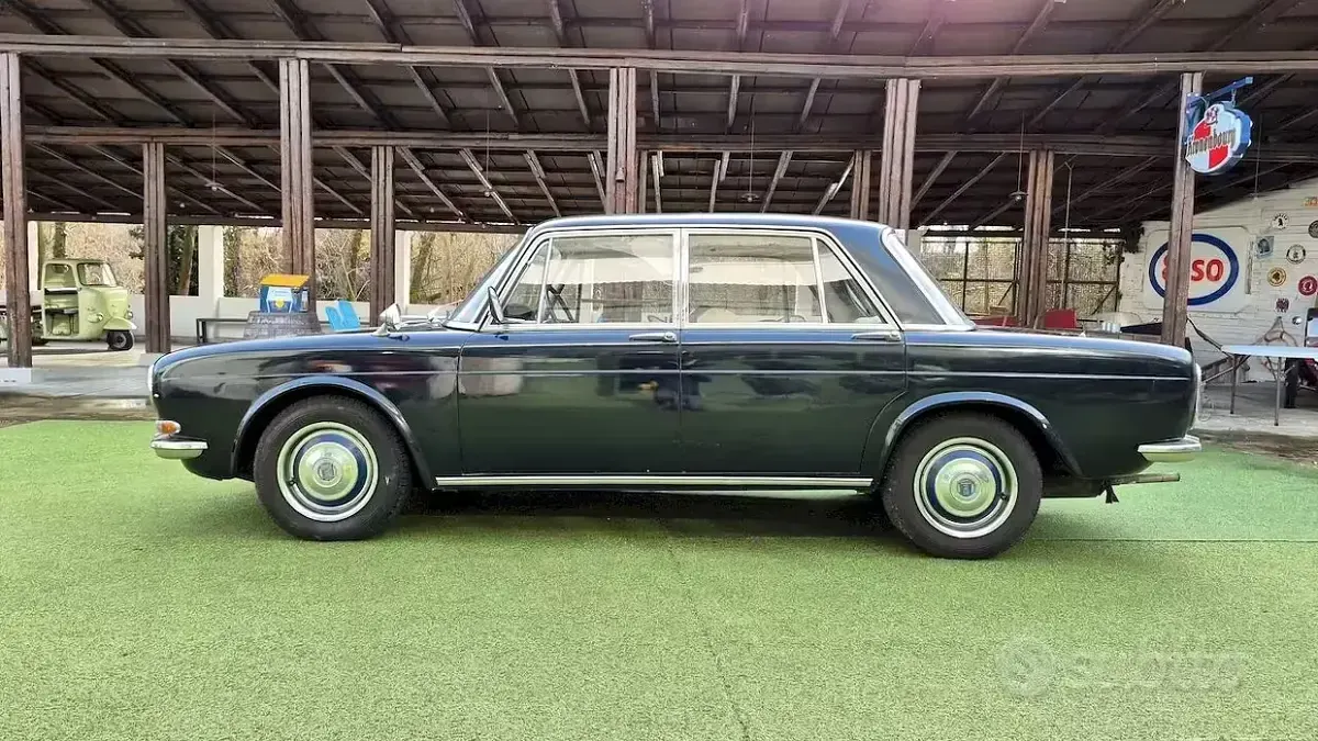 Usata Lancia 2000 116 CV (85 kW) 1970 Blu Berlina