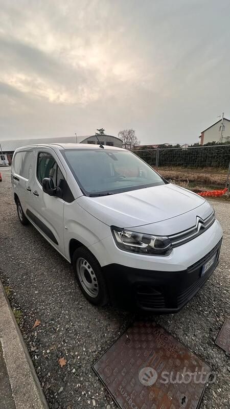 Bianco Usata 2024 Citroën Berlingo Monovolume | 18.500 € (Molto cara) - Immagine 1/4